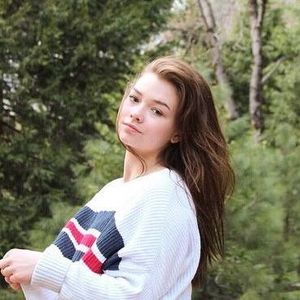 Meet your Posher, Hailly